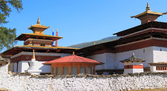Visit Lhakhang Karpo and Lhakhang Nagpo
